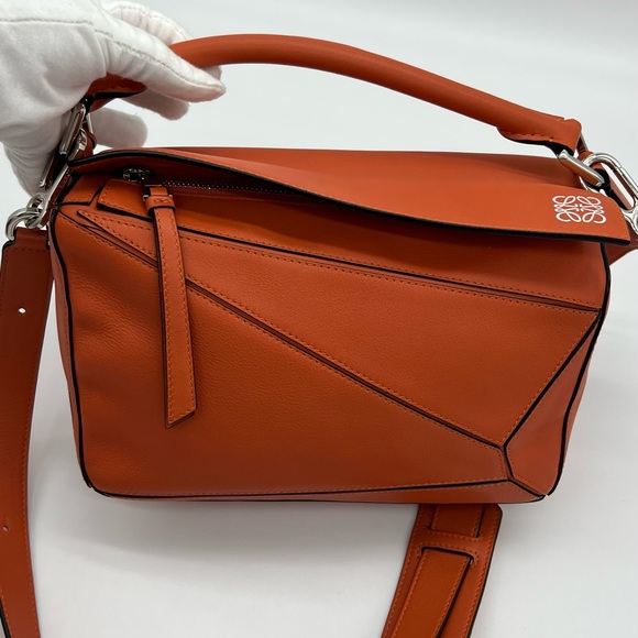 Authentic Loewe Small Puzzle in classic Calfskin - Picture 12 of 17